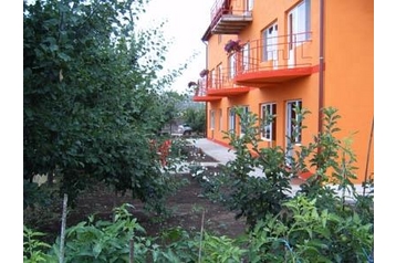 Románia Privát 2 Mai, Exteriőr